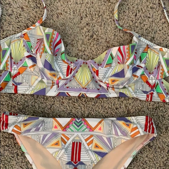 Bikini - Picture 2 of 4